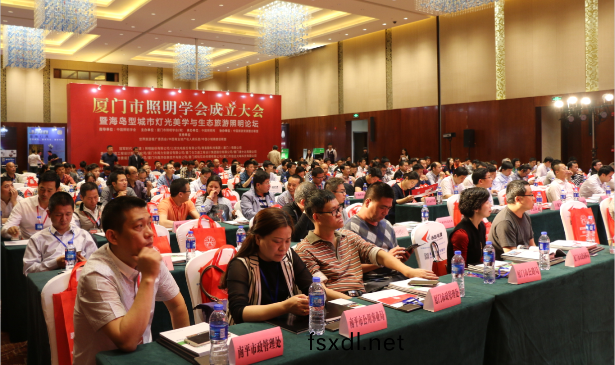 赏(shang)海(hai)岛(dao)之美 品灯(deng)光(guang)之(zhi)魂(hun)