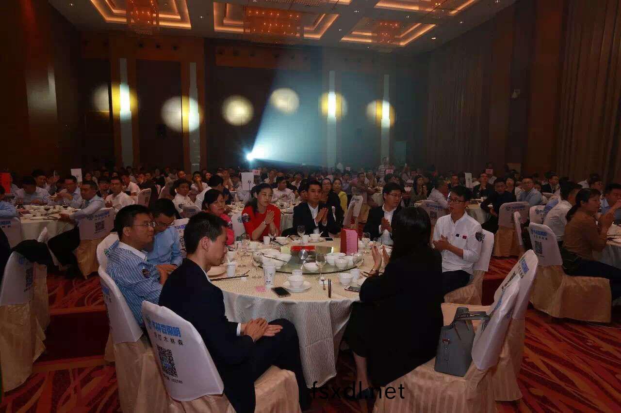 爱(ai)克(ke)获(huo)“城市发展(zhan)贡(gong)献(xian)奖”